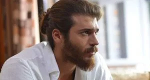 جان يامان يضرب أخصامه بالسيف (فيديو)