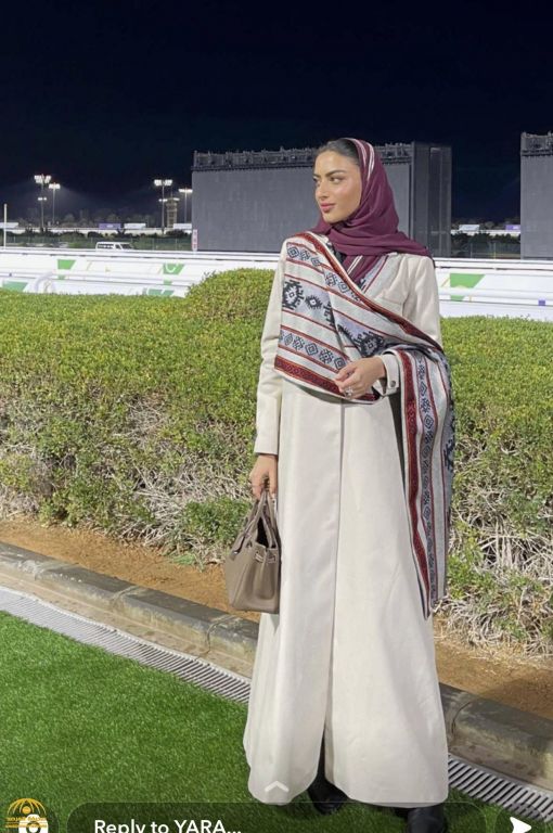 شاهد.. إطلالة “يارا النملة” مع والدتها في فعاليات كأس السعودية لسباق الخيل 3