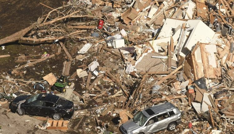 جانب من أضرار العاصفة التي ضربت الولايات المتحدة