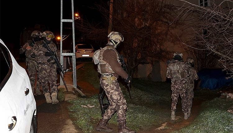 جانب من العملية ضد تجار المخدرات