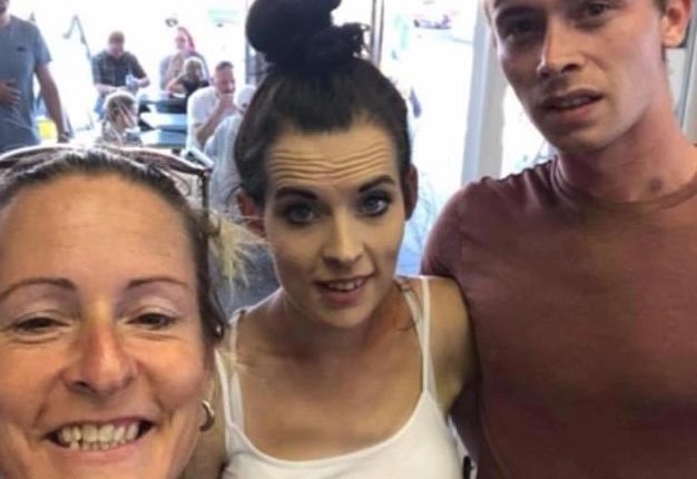 امرأة تخطف صديق ابنتها لتتزوجه بعيدا عن الأنظار