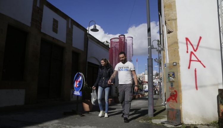 الإدارة القبرصية اليونانية تمحو الأسماء التركية من الشوارع