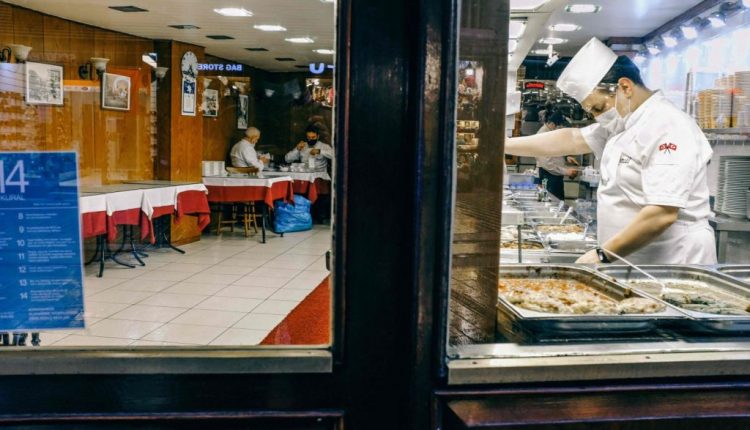 مطاعم تركيا تضررت كثيرا بفعل إغلاق جائحة كورونا