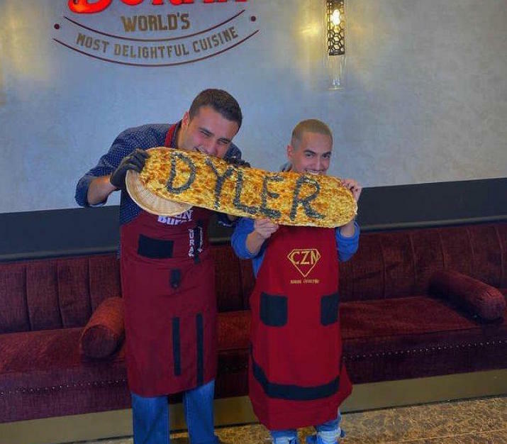 شاهد: صور “دايلر” مع "الشيف بوراك” تظهر مفاجأة.. ومغردون: “معقول هذا حجمه” 3