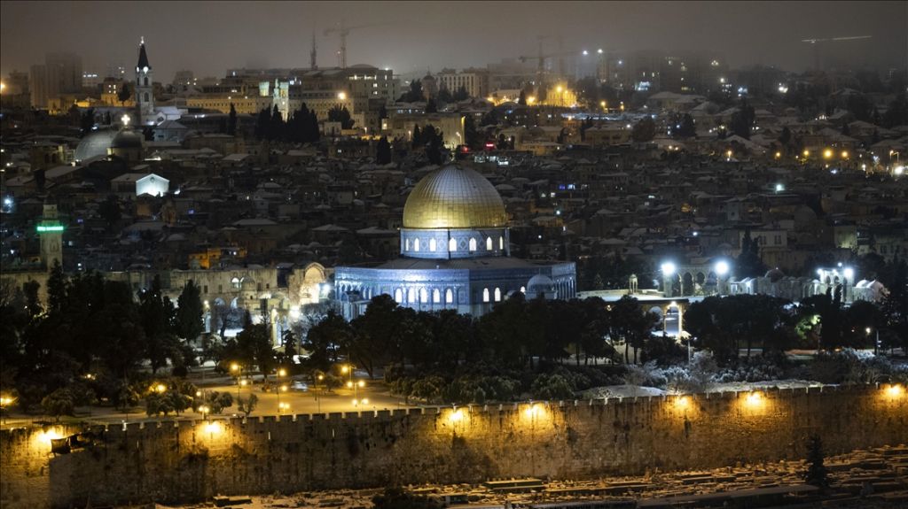 (صور) الثلوج تتساقط على القدس لأول مرة هذا الموسم 9