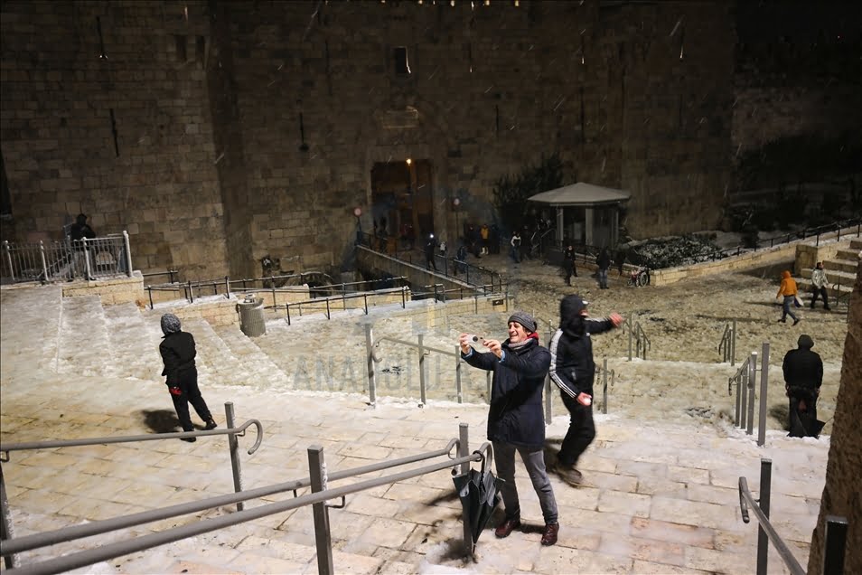 (صور) الثلوج تتساقط على القدس لأول مرة هذا الموسم 7