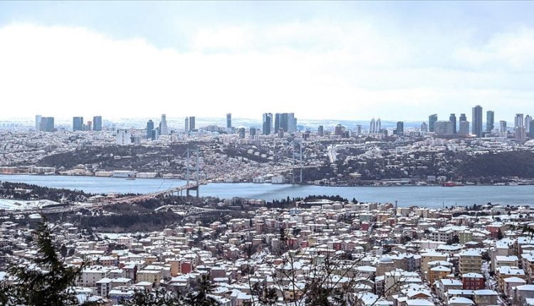 تساقط الثلوج على اسطنبول
