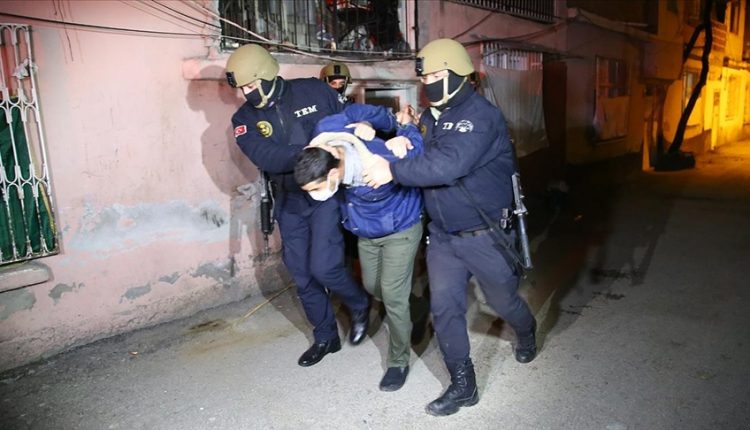 جانب من عملية اعتقال عناصر داعش في أضنة