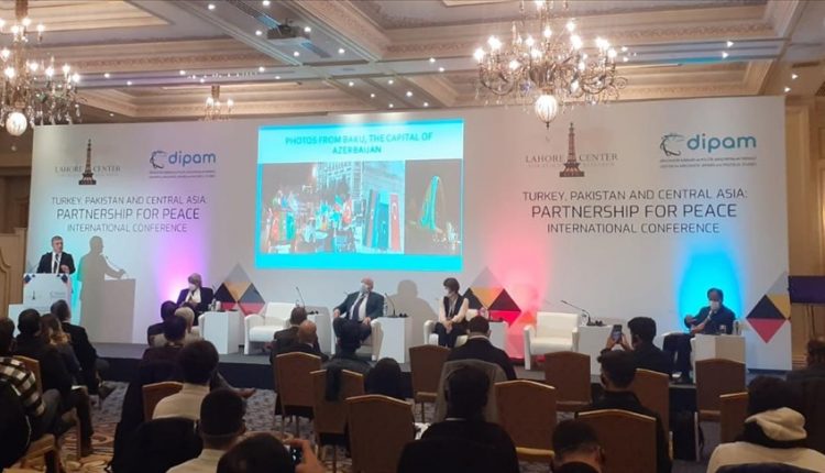 جانب من انطلاق مؤتمر دولي للسلام في اسطنبول