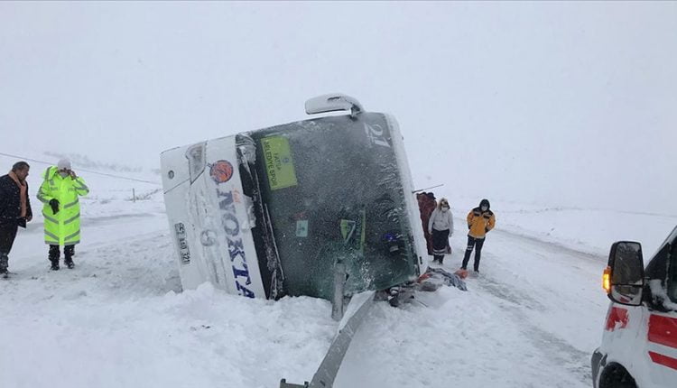 انقلاب حافلة فريق كرة قدم بالدوري التركي في كيركالي