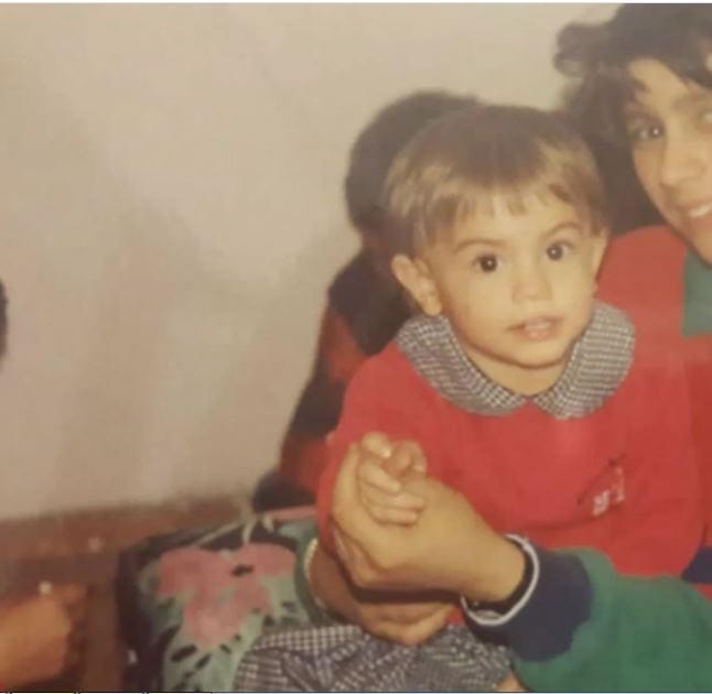 ديميت أوزديمير تتحوّل إلى كائن فضائي.. ماذا حدث لها؟ 5