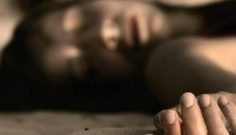 طفل يلقي نفسه من شرفة منزله