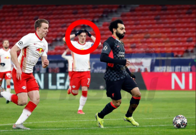 اعتبره البعض طبيعيا.. شاهد رد فعل لاعب لايبزيغ عندما انفرد صلاح بمرمى فريقه 1