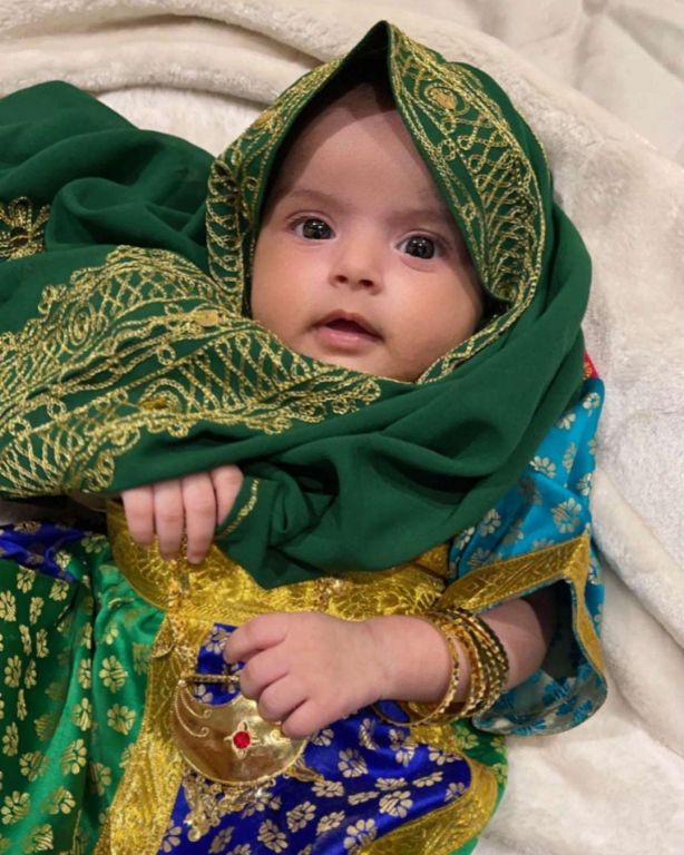 سارة الودعاني تُظهر ابنتها للمرة الأولى.. هل تشبهها؟ (صور) 1