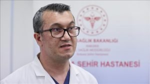 طبيب تركي يحيي أمل مريض فرنسي بـ قلب صناعي