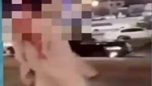 بالفيديو..لحظة تحرش شاب بفتاة في مول شهير في السعودية !