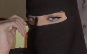 شاهد .. “العنود اليوسف” تفاجئ متابعيها بفيديو لنزيف في عينها