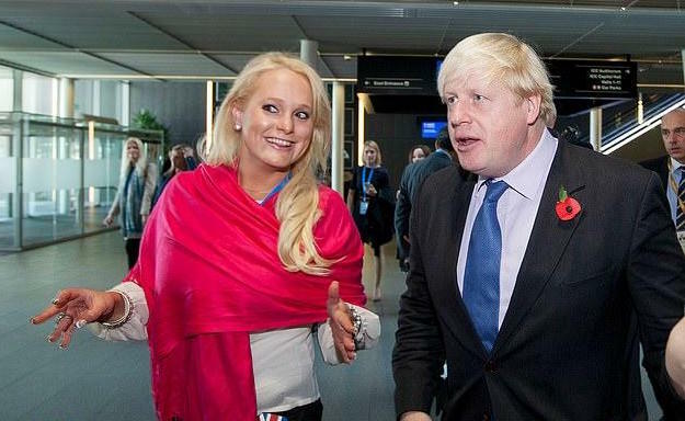 بالصور .. سيدة أعمال تكشف عن فضيحة علاقتها الغرامية برئيس وزراء بريطانيا وخيانته لزوجته 1