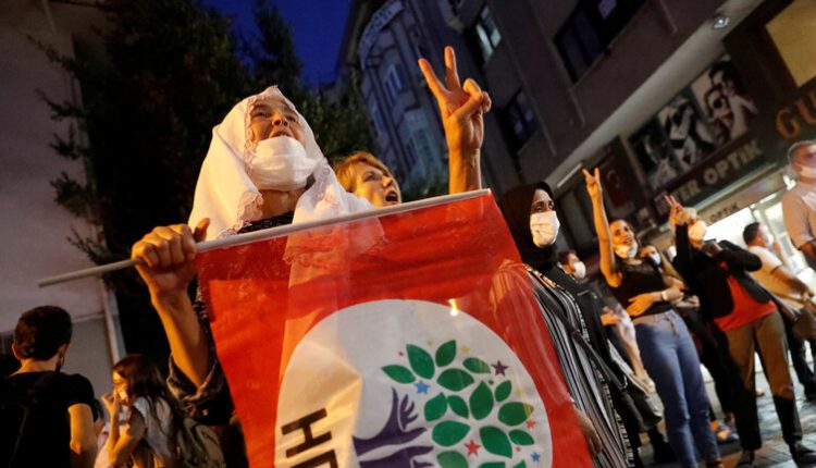 حظر حزب الشعوب الديمقراطي الكردي