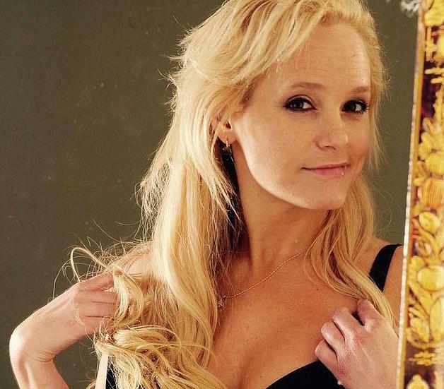 بالصور .. سيدة أعمال تكشف عن فضيحة علاقتها الغرامية برئيس وزراء بريطانيا وخيانته لزوجته 3