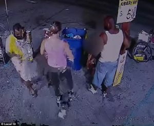 شاهد: جريمة صادمة.. اختطاف فتى واغتصابه وإطلاق النار عليه وإلقائه في الشارع 7