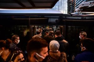 امتلاء المواصلات باسطنبول يتسبب في ارتفاع الإصابات بكوفيد 19 4 امتلاء المواصلات باسطنبول يتسبب في ارتفاع الإصابات بكوفيد 19 3