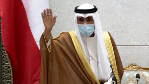 أمير الكويت يوجه بسحب البلاغات ضد النواب والمواطنين المخالفين لإجراءات كورونا