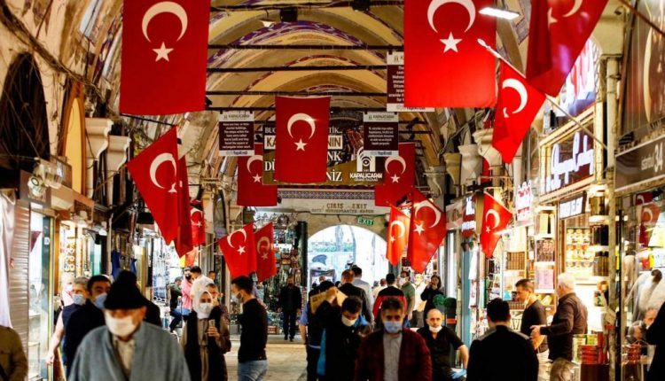 تعرّف على رأي آباء ومعلمين أتراك بشأن تخفيف قيود كورونا في البلاد