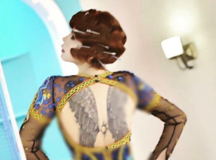 شاهد .. شمس الكويتية تفاجئ متابعيها بالكشف عن وشم ضخم على ظهرها ! 1