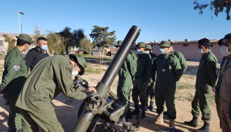 الجنود الليبيين يتلقون تدريبا على قذائف الهاون