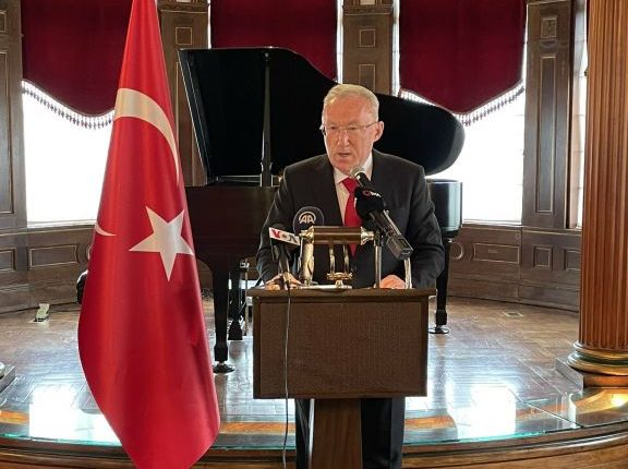 السفير التركي الجديد خلال اللقاء