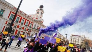 إسبانيا.. مشاجرة نسائية أثناء مسيرة بمناسبة “اليوم العالمي للمرأة”