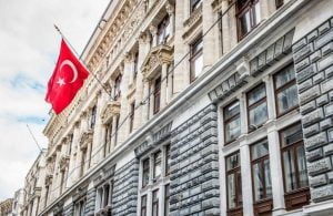 خبراء اقتصاد يشيدون برفع البنك المركزي التركي سعر الفائدة