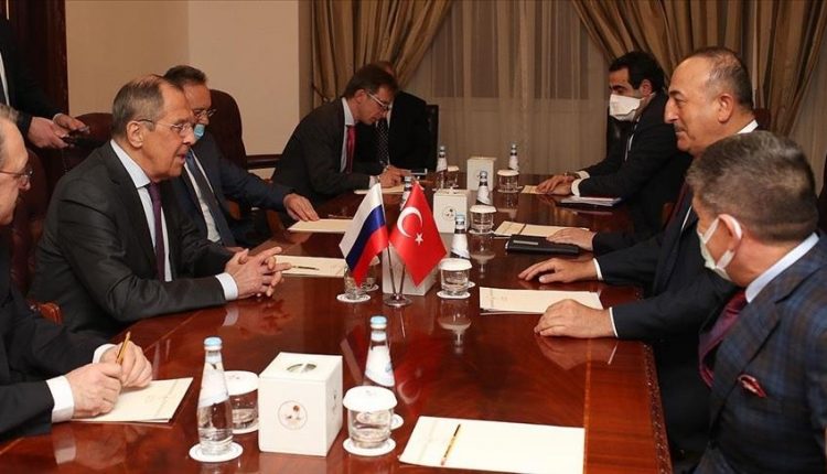 جانب من اجتماع وزيري خارجية تركيا و روسيا في قطر