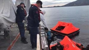 خفر السواحل التركي ينقذ 29 طالب لجوء تقطعت بهم السبل في بحر إيجه