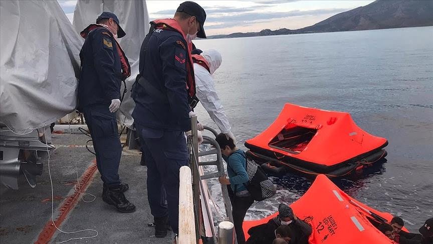 خفر السواحل التركي ينقذ 29 طالب لجوء تقطعت بهم السبل في بحر إيجه