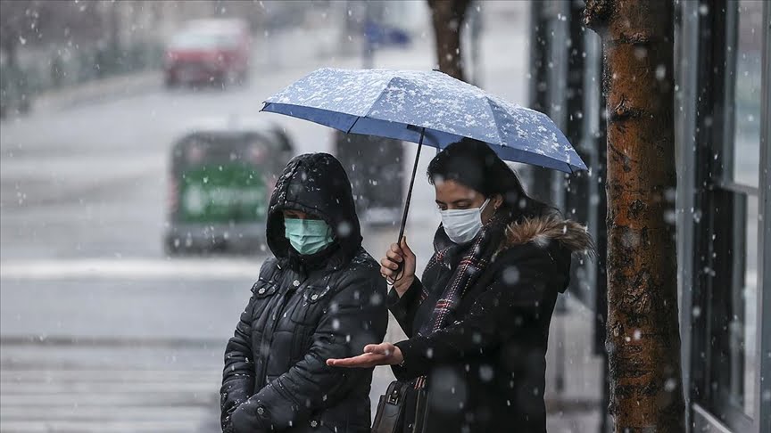 (صور) أجواء ساحرة بفعل تساقط الثلوج على العاصمة أنقرة 40