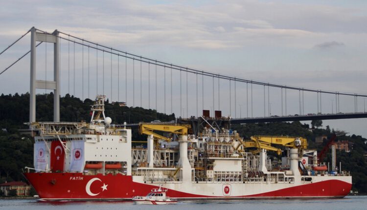 حركة الملاحة عبر مضيق البوسفور