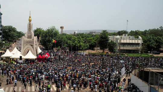 سيدة أجنبية حامل بسبعة توائم تحط في المغرب 9
