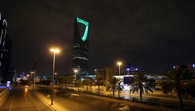 سعوديون يحتفلون بزفاف صديقهم المصري