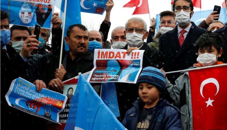 مئات من مسلمي الإيغور يحتجون في أنقرة