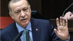 استطلاع يظهر تفوق شعبية أردوغان عربيا.. كاتب بريطاني يعلق