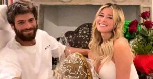 حبيبة جان يمان بالحجاب في آيا صوفيا