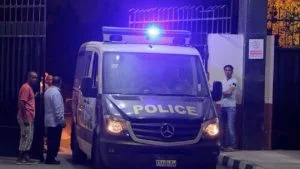 مصر.. شاب يضرم النار في منزل والديه مما أدى لمقتل والده حرقا وإصابة أمه