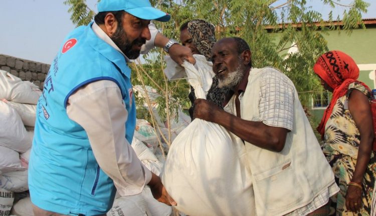 500 يتيم إثيوبي يتسلمون ملابس العيد من تركيا