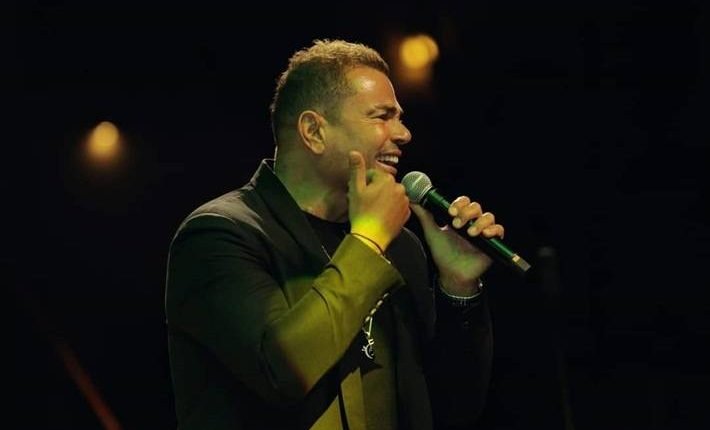 عمرو دياب يتألق في أحدث حفلاته بالسفارة الفرنسية بالقاهرة