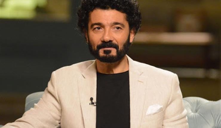 الفنان المصري خالد النبوي يكشف حقيقة وضعه الصحي
