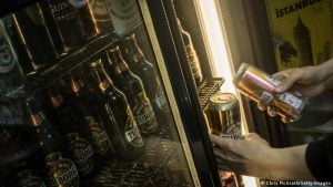 قرار تركيا رفع ضريبة الكحول 50% تقلل المبيعات