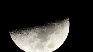 قد تسبب العمى.. السعودية تحذر من ظاهرة فلكية تشهدها عدة دول عربية اليوم!