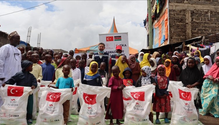 تركيا توزع مساعدات غذائية في العاصمة الكينية